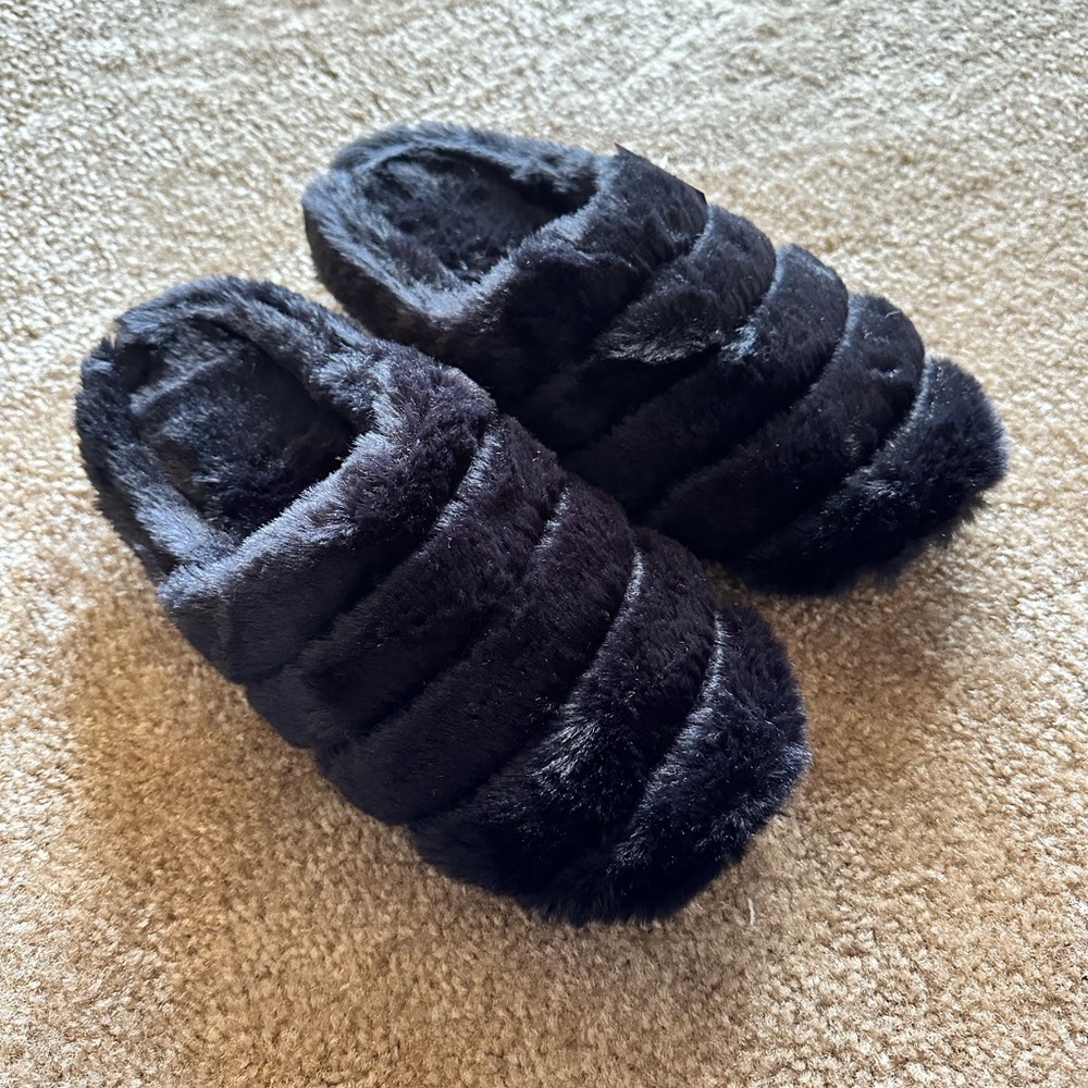 SO Black Fuzzy Slippers